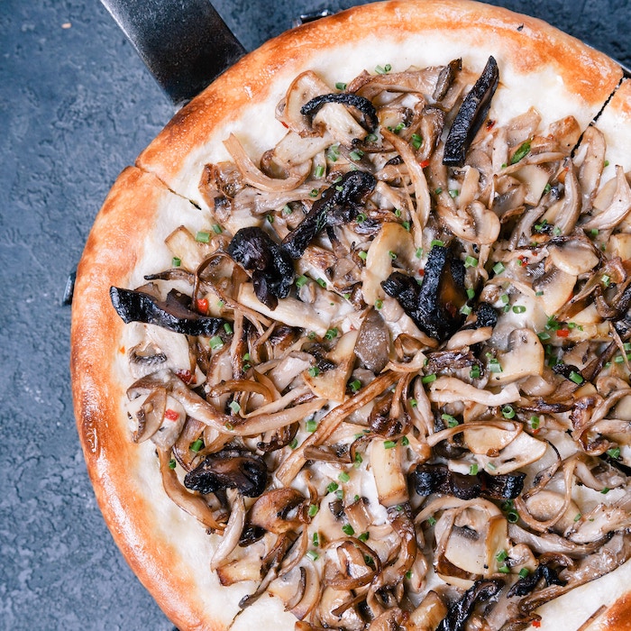 Portabello mushroom pizza, Portabello pizza, vegan, thrivegan